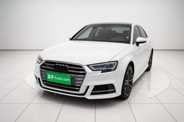 Audi A3 2018 30th Anniversary Edition Limousine 40 TFSI Sport Model مستعملة
