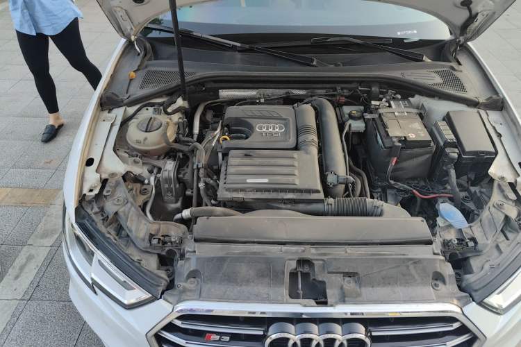 Used Audi A3 2018 30th Anniversary Edition Sportback 35 TFSI Fashion Model Engine Bay Right