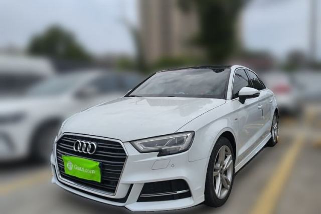 Audi A3 2018 30th Anniversary Edition Limousine 35 TFSI Fashion Model usado