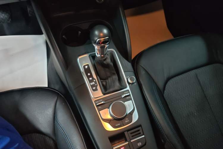 Used Audi A3 2018 30th Anniversary Edition Limousine 35 TFSI Fashion Model Gear Lever