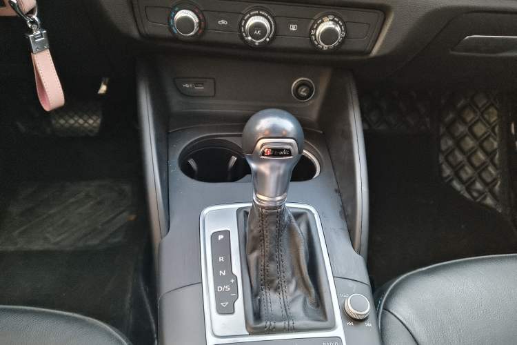Used Audi A3 2018 30th Anniversary Edition Sportback 35 TFSI Fashion Model Gear Lever
