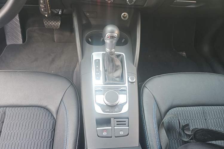 Used Audi A3 2018 30th Anniversary Edition Limousine 35 TFSI Fashion Model Gear Lever