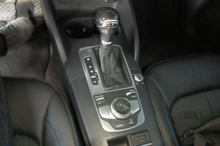 Used Audi A3 2018 30th Anniversary Edition Limousine 35 TFSI Fashion Model Gear Lever