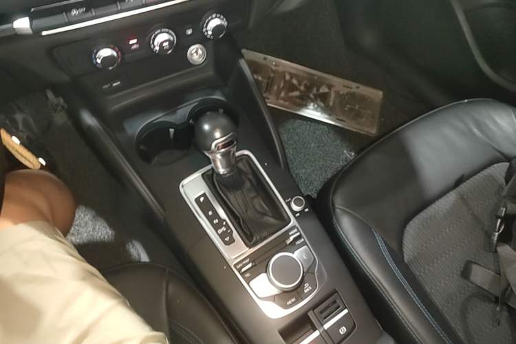 Used Audi A3 2018 30th Anniversary Edition Limousine 35 TFSI Fashion Model Gear Lever