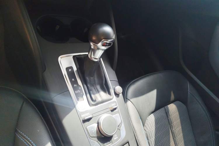 Used Audi A3 2018 30th Anniversary Edition Limousine 35 TFSI Fashion Model Gear Lever