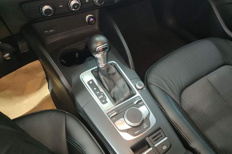 Used Audi A3 2018 30th Anniversary Edition Limousine 35 TFSI Fashion Model Gear Lever