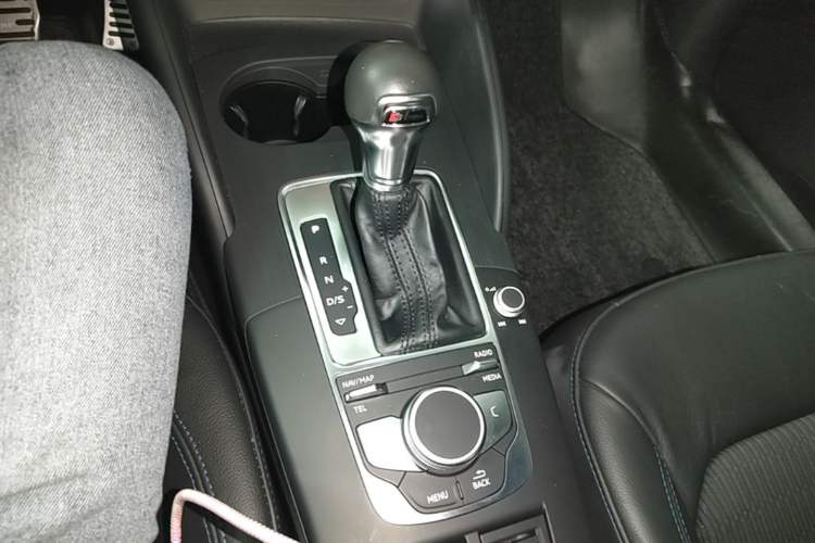Used Audi A3 2018 30th Anniversary Edition Limousine 35 TFSI Fashion Model Gear Lever