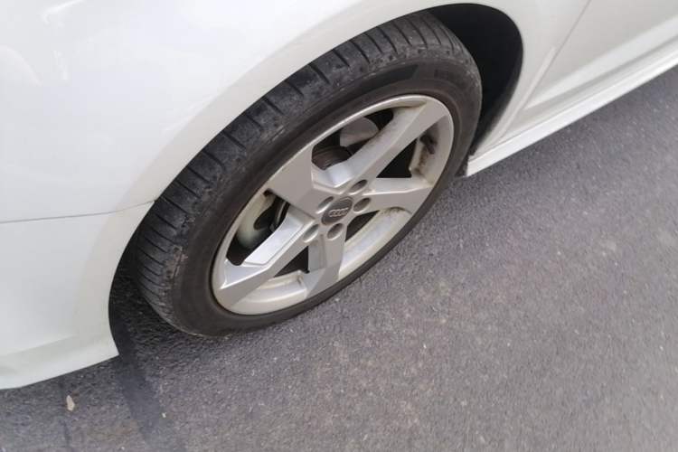 Used Audi A3 2018 30th Anniversary Edition Sportback 35 TFSI Fashion Model Left Front Wheel Hub