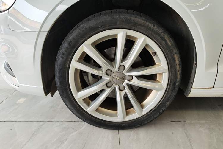 Used Audi A3 2018 30th Anniversary Edition Limousine 35 TFSI Ambition Model Left Front Wheel Hub