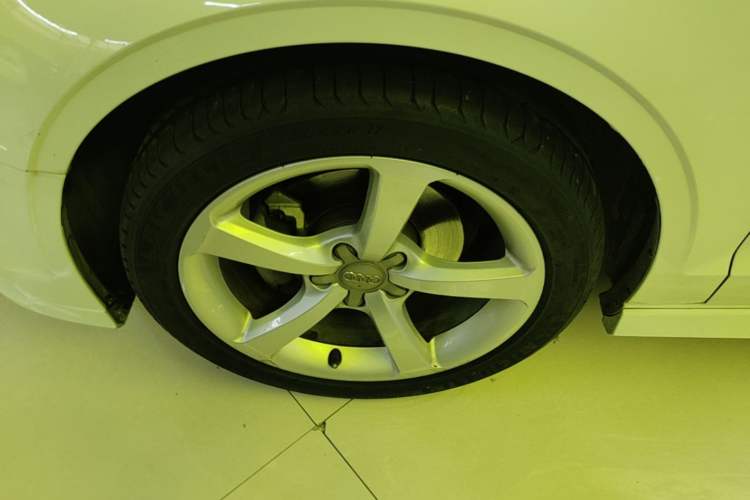 Used Audi A3 2018 30th Anniversary Edition Limousine 35 TFSI Fashion Model Left Front Wheel Hub