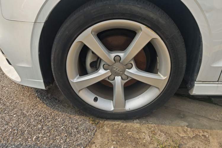 Used Audi A3 2018 30th Anniversary Edition Limousine 35 TFSI Fashion Model Left Front Wheel Hub