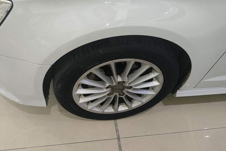 Used Audi A3 2018 30th Anniversary Edition Sportback 35 TFSI Fashion Model Left Front Wheel Hub