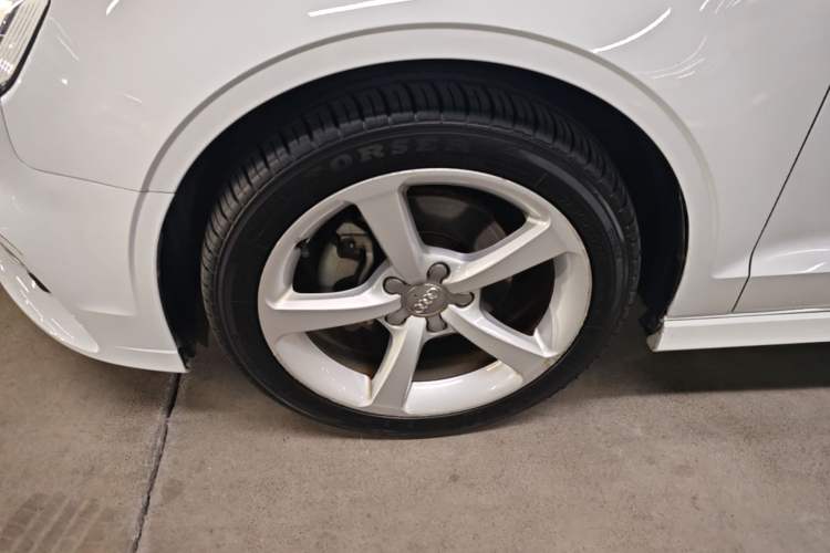 Used Audi A3 2018 30th Anniversary Edition Limousine 35 TFSI Fashion Model Left Front Wheel Hub