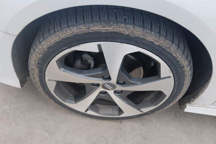 Used Audi A3 2018 30th Anniversary Edition Sportback 35 TFSI Sport Model Left Front Wheel Hub