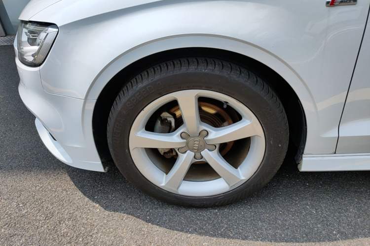 Used Audi A3 2018 30th Anniversary Edition Limousine 35 TFSI Fashion Model Left Front Wheel Hub