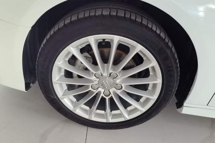 Used Audi A3 2018 30th Anniversary Edition Sportback 35 TFSI Fashion Model Left Front Wheel Hub