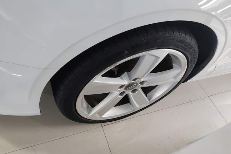 Used Audi A3 2018 30th Anniversary Edition Limousine 35 TFSI Style Model Left Front Wheel Hub