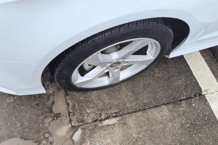 Used Audi A3 2018 30th Anniversary Edition Sportback 35 TFSI Fashion Model Left Front Wheel Hub
