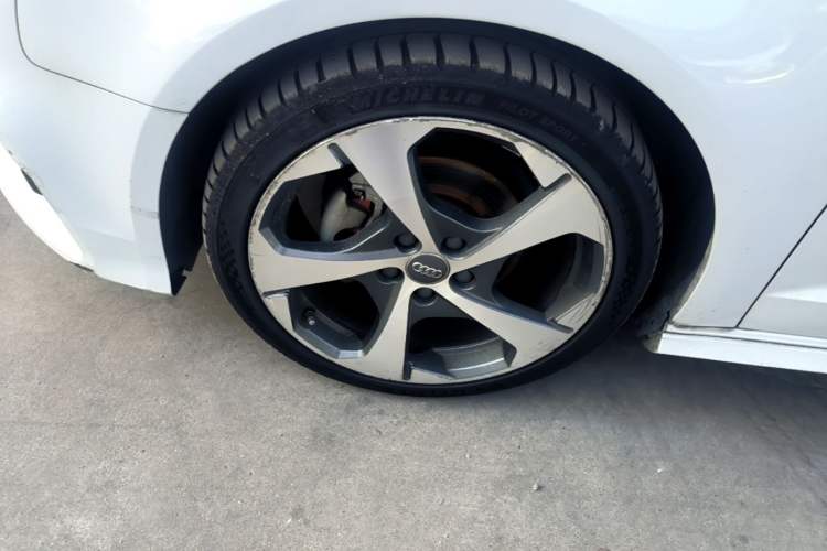 Used Audi A3 2018 30th Anniversary Edition Sportback 35 TFSI Sport Model Left Front Wheel Hub