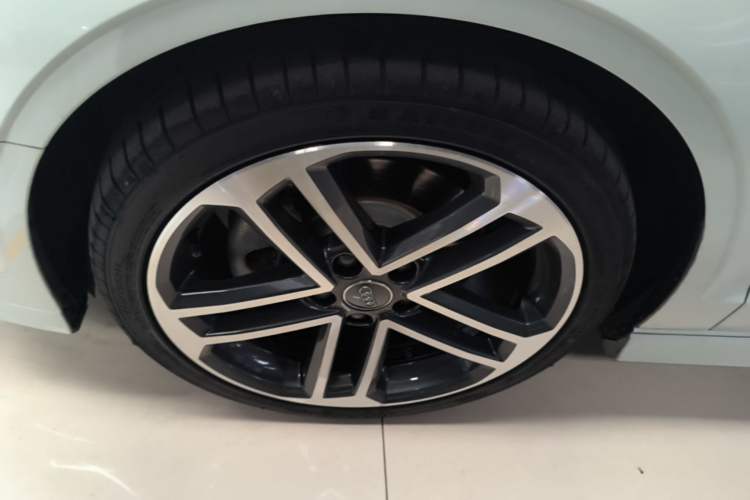 Used Audi A3 2018 30th Anniversary Edition Limousine 40 TFSI Sport Model Left Front Wheel Hub