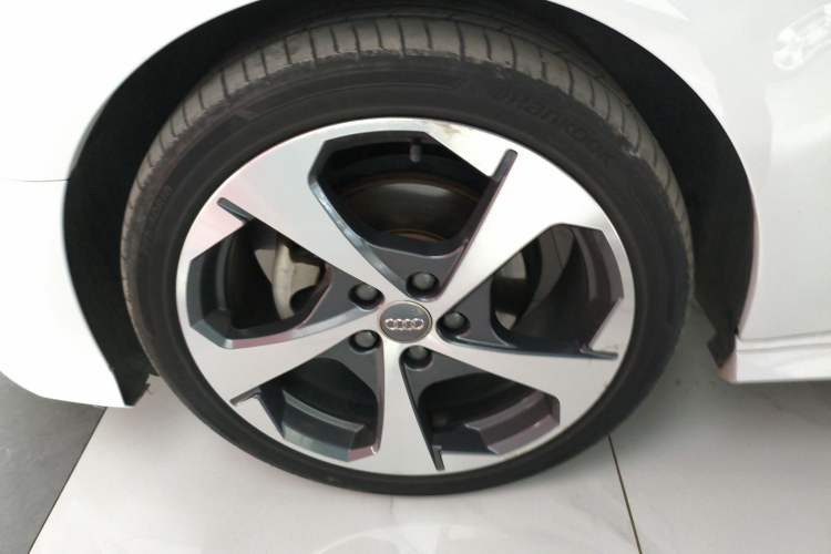 Used Audi A3 2018 30th Anniversary Edition Sportback 35 TFSI Sport Model Left Front Wheel Hub