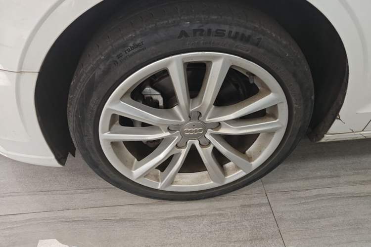 Used Audi A3 2018 30th Anniversary Edition Limousine 35 TFSI Ambition Model Left Front Wheel Hub