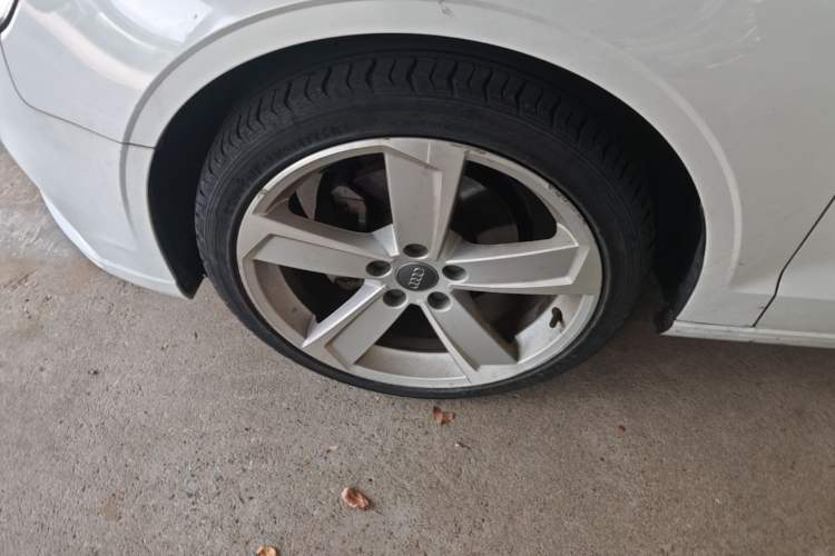 Used Audi A3 2018 30th Anniversary Edition Limousine 35 TFSI Style Model Left Front Wheel Hub