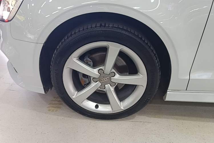 Used Audi A3 2018 30th Anniversary Edition Limousine 35 TFSI Fashion Model Left Front Wheel Hub