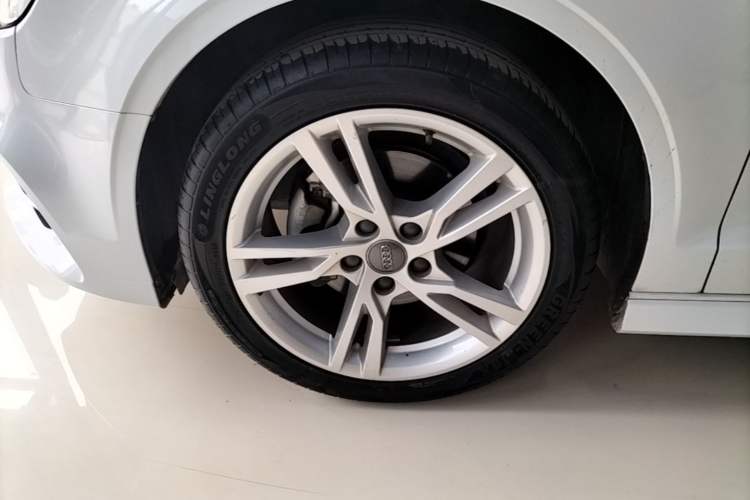 Used Audi A3 2018 30th Anniversary Edition Limousine 35 TFSI Fashion Model Left Front Wheel Hub