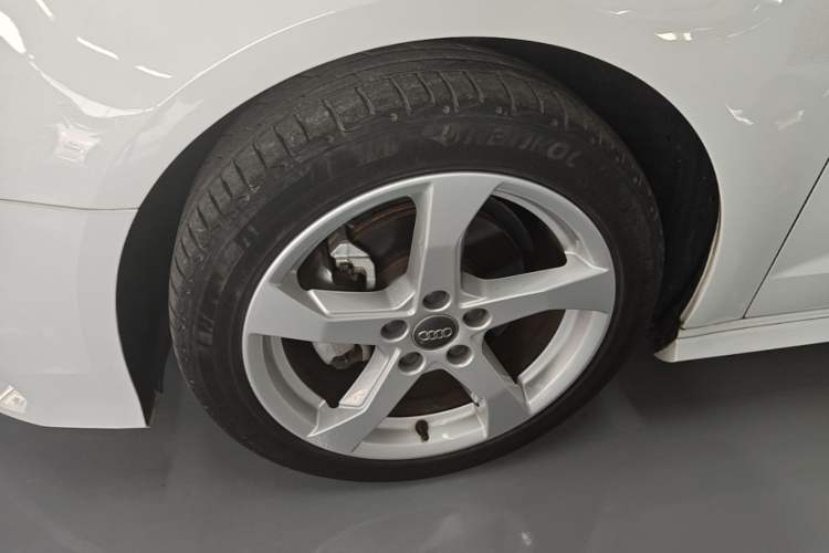 Used Audi A3 2018 30th Anniversary Edition Sportback 35 TFSI Fashion Model Left Front Wheel Hub