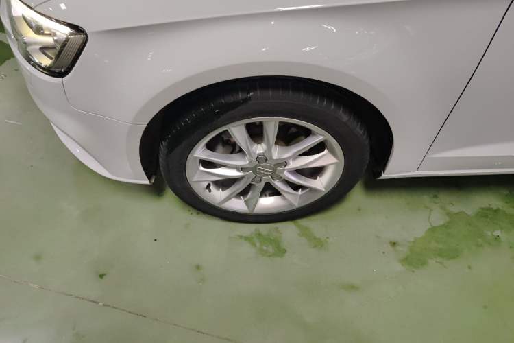 Used Audi A3 2018 30th Anniversary Edition Sportback 35 TFSI Ambition Model Left Front Wheel Hub