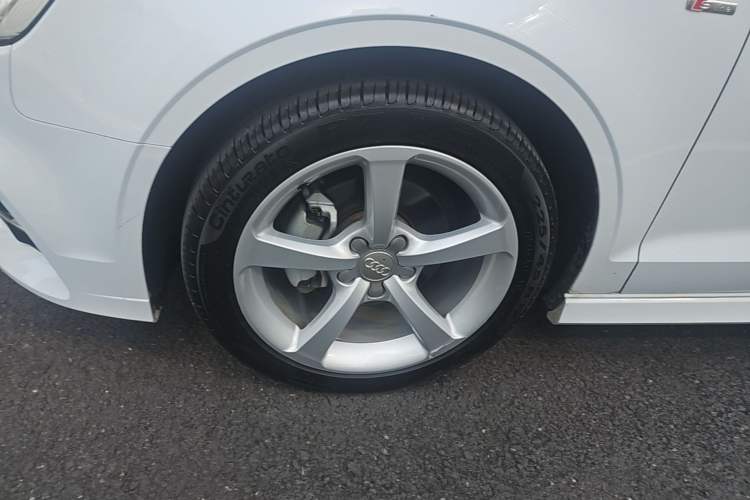 Used Audi A3 2018 30th Anniversary Edition Limousine 35 TFSI Fashion Model Left Front Wheel Hub