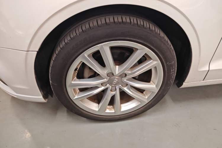 Used Audi A3 2018 30th Anniversary Edition Limousine 35 TFSI Ambition Model Left Front Wheel Hub