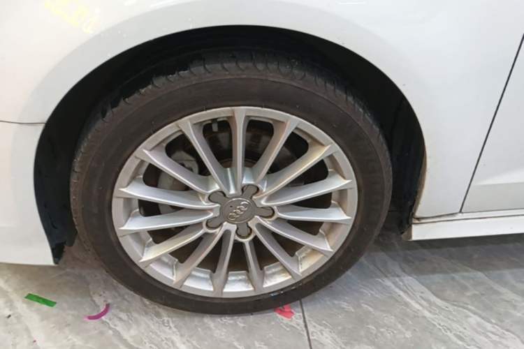 Used Audi A3 2018 30th Anniversary Edition Sportback 35 TFSI Fashion Model Left Front Wheel Hub