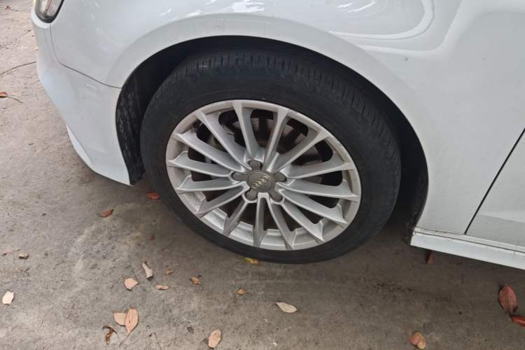 Used Audi A3 2018 30th Anniversary Edition Sportback 35 TFSI Fashion Model Left Front Wheel Hub