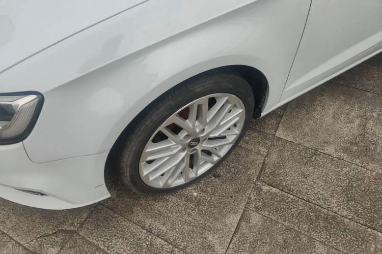 Used Audi A3 2018 30th Anniversary Edition Sportback 35 TFSI Style Model Left Front Wheel Hub
