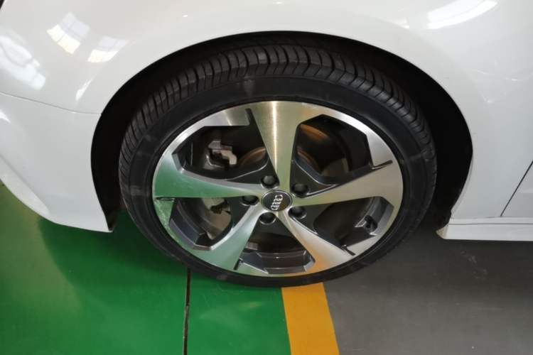 Used Audi A3 2018 30th Anniversary Edition Sportback 40 TFSI Sport Model Left Front Wheel Hub