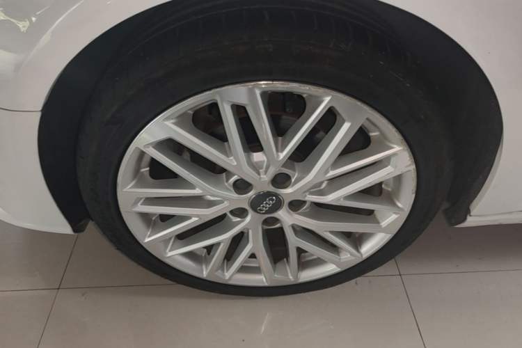 Used Audi A3 2018 30th Anniversary Edition Sportback 35 TFSI Style Model Left Front Wheel Hub