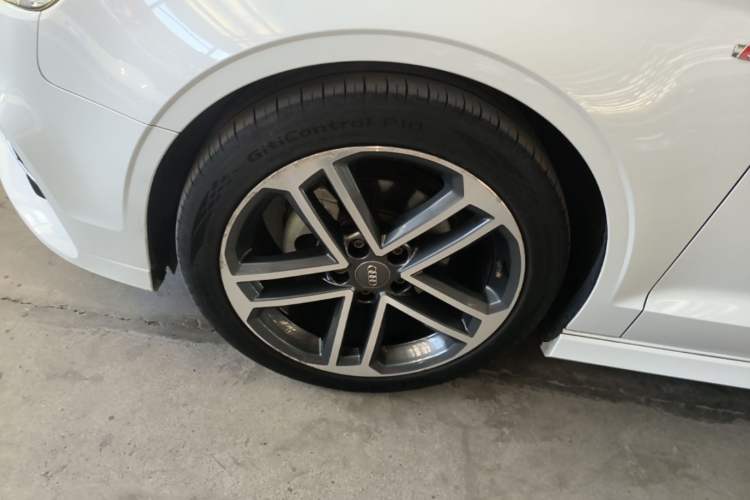 Used Audi A3 2018 30th Anniversary Edition Limousine 35 TFSI Sport Model Left Front Wheel Hub