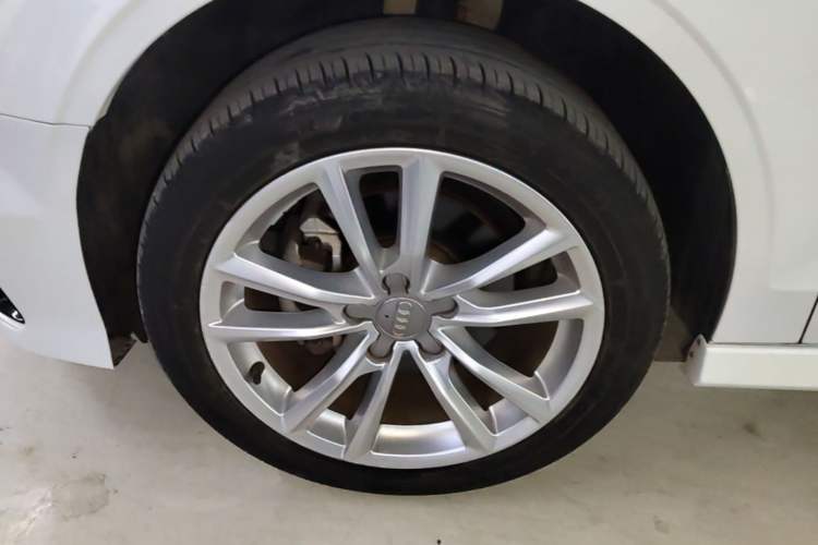 Used Audi A3 2018 30th Anniversary Edition Limousine 35 TFSI Ambition Model Left Front Wheel Hub