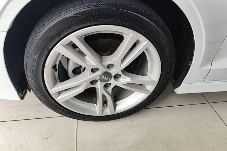 Used Audi A3 2018 30th Anniversary Edition Limousine 35 TFSI Fashion Model Left Front Wheel Hub