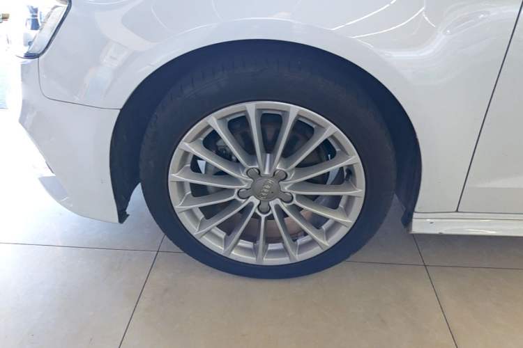 Used Audi A3 2018 30th Anniversary Edition Sportback 35 TFSI Fashion Model Left Front Wheel Hub