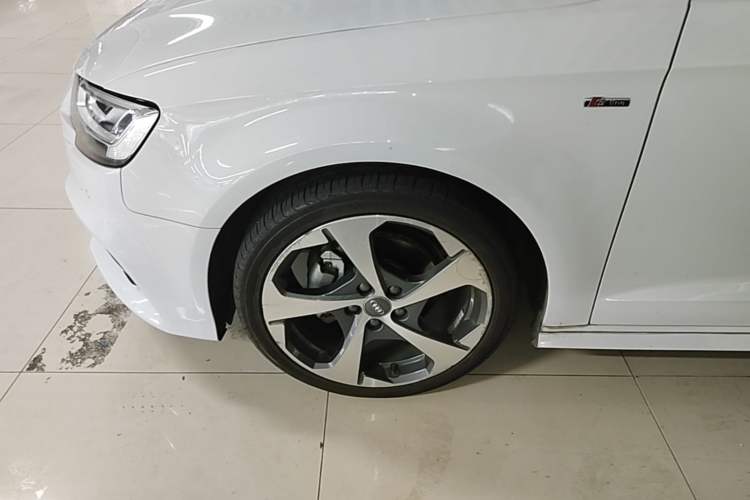 Used Audi A3 2018 30th Anniversary Edition Sportback 35 TFSI Sport Model Left Front Wheel Hub