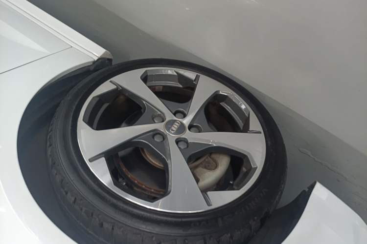 Used Audi A3 2018 30th Anniversary Edition Sportback 40 TFSI Sport Model Left Front Wheel Hub