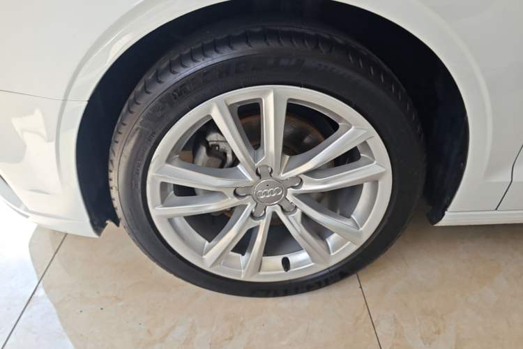 Used Audi A3 2018 30th Anniversary Edition Limousine 35 TFSI Ambition Model Left Front Wheel Hub