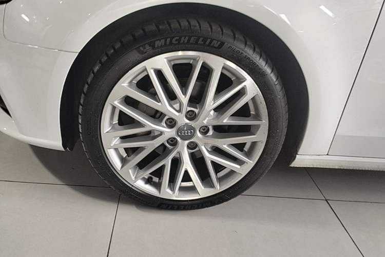 Used Audi A3 2018 30th Anniversary Edition Sportback 35 TFSI Style Model Left Front Wheel Hub