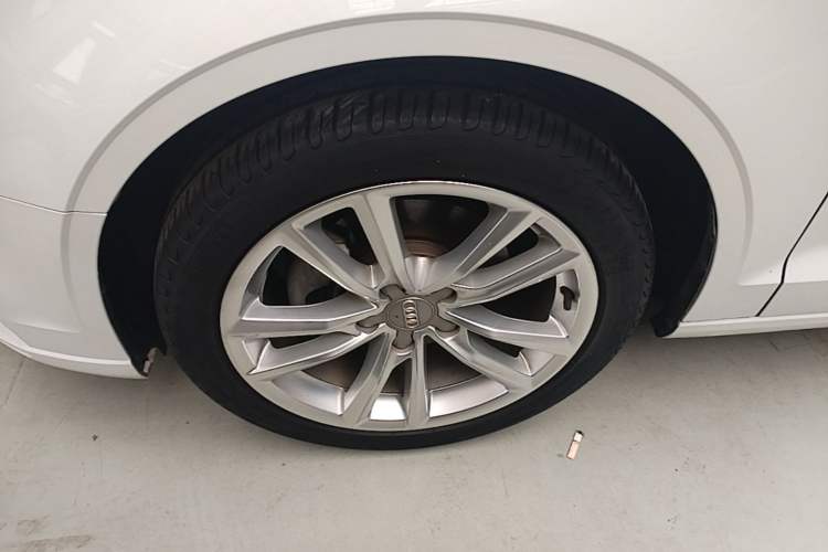 Used Audi A3 2018 30th Anniversary Edition Limousine 35 TFSI Ambition Model Left Front Wheel Hub