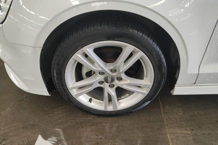 Used Audi A3 2018 30th Anniversary Edition Limousine 35 TFSI Fashion Model Left Front Wheel Hub