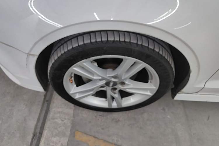 Used Audi A3 2018 30th Anniversary Edition Limousine 35 TFSI Fashion Model Left Front Wheel Hub