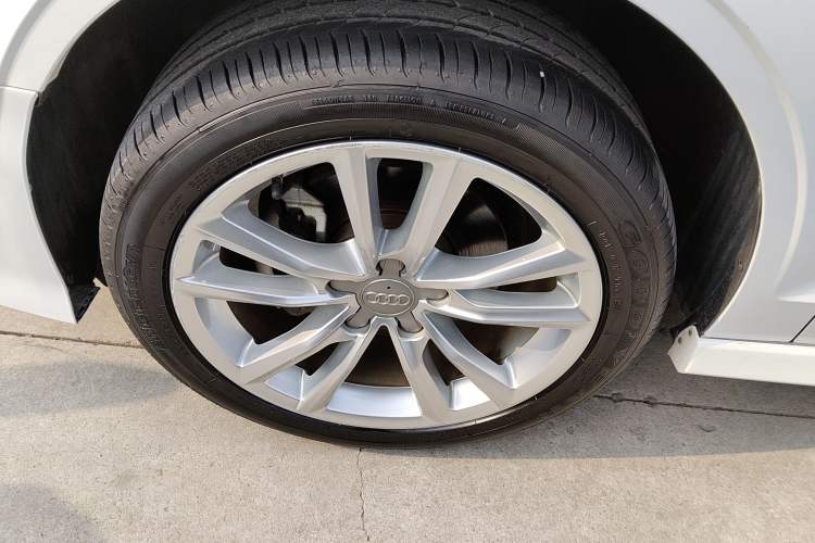 Used Audi A3 2018 30th Anniversary Edition Limousine 35 TFSI Ambition Model Left Front Wheel Hub